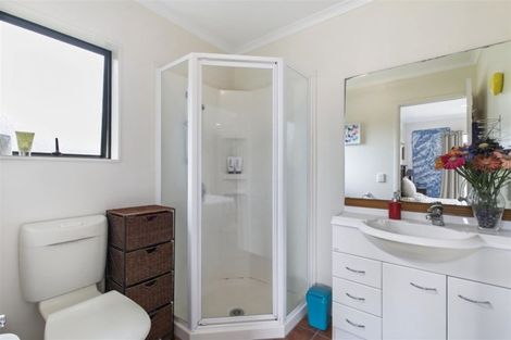 Photo of property in 16 Berkshire Terrace, Massey, Auckland, 0614