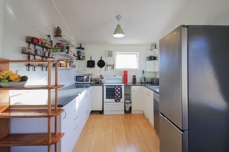 Photo of property in 4/30 Lyall Parade, Lyall Bay, Wellington, 6022