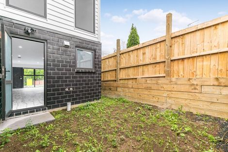 Photo of property in 84 Godley Road, Green Bay, Auckland, 0604