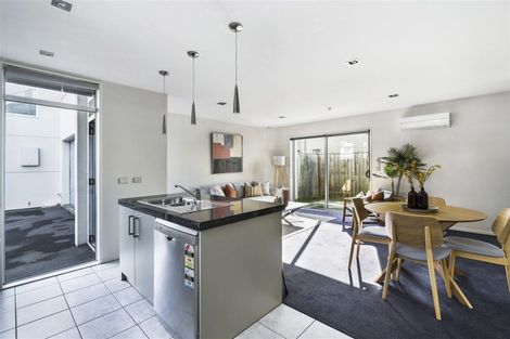 Photo of property in 496c Barbadoes Street, Edgeware, Christchurch, 8013