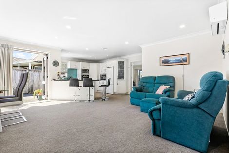 Photo of property in 33 Hastings Place, Hamilton Lake, Hamilton, 3204