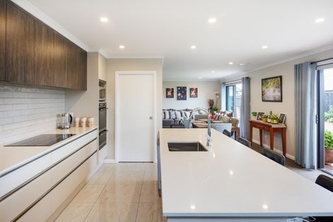 Photo of property in 71 Johnstone Drive, Fitzherbert, Palmerston North, 4410