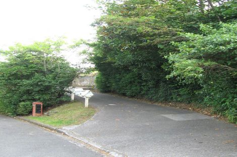 Photo of property in 5 Vista Crescent, Maoribank, Upper Hutt, 5018