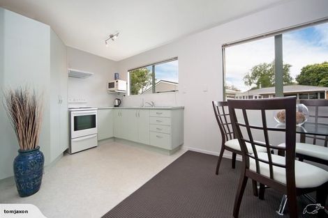 Photo of property in 17a Enderby Drive, Te Atatu Peninsula, Auckland, 0610