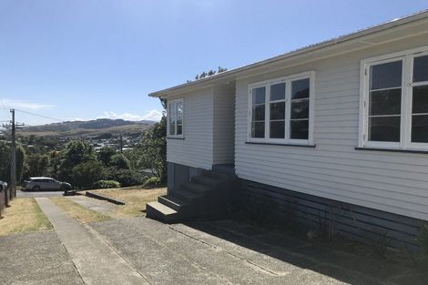 Photo of property in 88 Ruskin Road, Newlands, Wellington, 6037