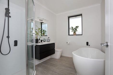 Photo of property in 17 George Street, Bulls, 4818