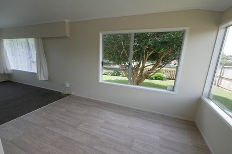 Photo of property in 1/32 Challen Close, Conifer Grove, Takanini, 2112