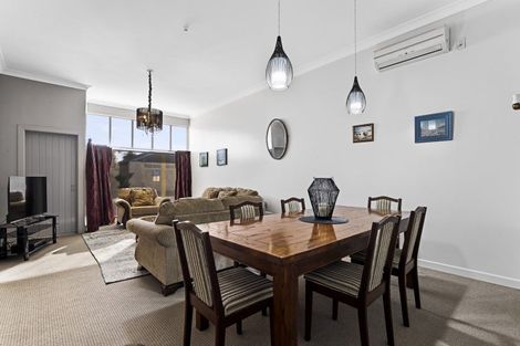Photo of property in 129 Bridge Street, Eltham, 4322
