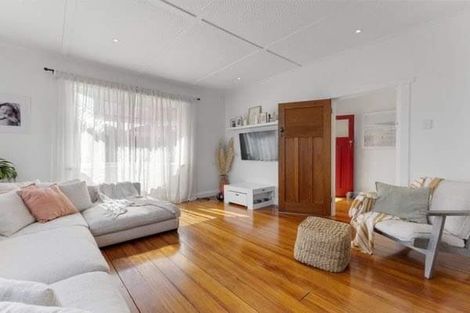 Photo of property in 6 Ngaio Street, Strandon, New Plymouth, 4312