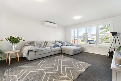 Photo of property in 24 Cobham Crescent, Kelston, Auckland, 0602