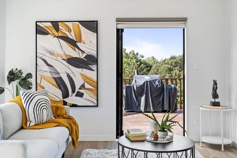 Photo of property in 10 Coubray Place, Botany Downs, Auckland, 2010