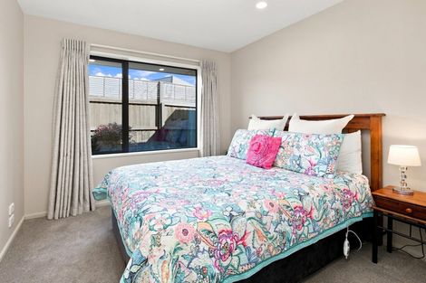 Photo of property in 8 Gwen Place, Redwood, Christchurch, 8051