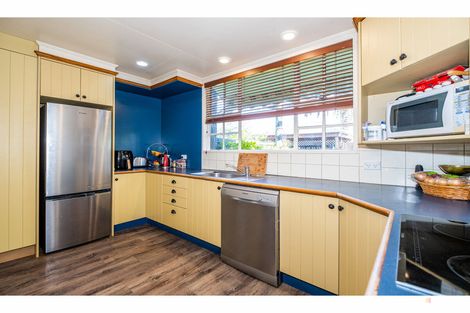 Photo of property in 72 Timaru Road, Waimate, 7924