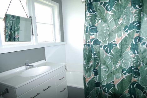 Photo of property in 1 Toru Road, Paraparaumu Beach, Paraparaumu, 5032