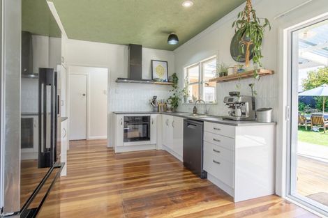 Photo of property in 38 Queen Street, Dannevirke, 4930