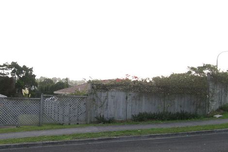 Photo of property in 13 Ginders Drive, Massey, Auckland, 0614