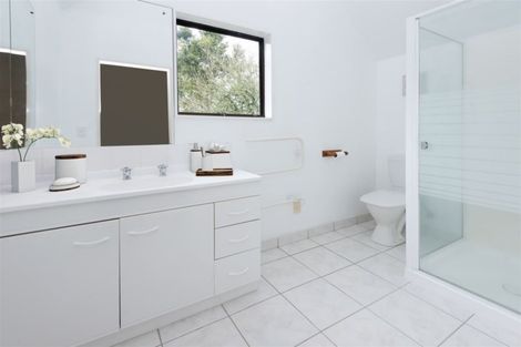 Photo of property in 76a Alexander Street, Cockle Bay, Auckland, 2014