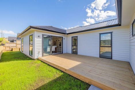 Photo of property in 18 Jeroboam Loop, Kumeu, 0810