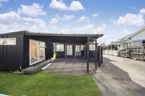 Photo of property in 14 Bertram Road, Kawakawa Bay, Papakura, 2585