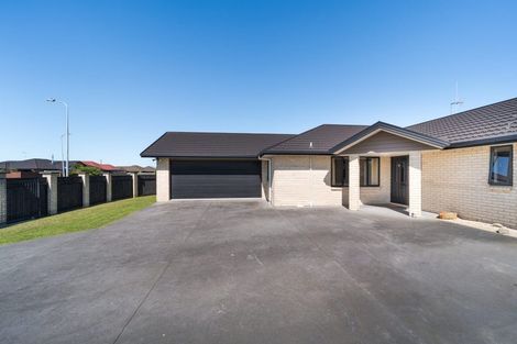 Photo of property in 23 Geneva Terrace, Kelvin Grove, Palmerston North, 4414