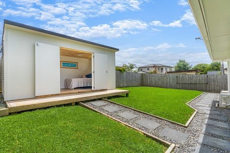 Photo of property in 22 Roberts Road, Te Atatu South, Auckland, 0610