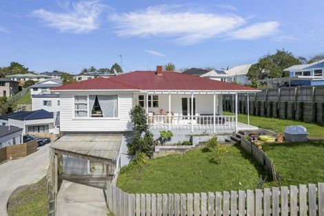 Photo of property in 1 Gamble Way, Massey, 0614