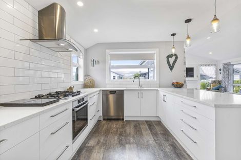 Photo of property in 1 Wahaika Way, Papamoa Beach, Papamoa, 3118