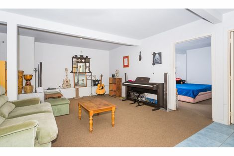 Photo of property in 4/496 Glenfield Road, Glenfield, Auckland, 0629