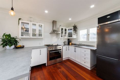 Photo of property in 41 Pahiatua Street, Hokowhitu, Palmerston North, 4410