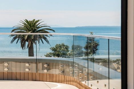 Photo of property in 1/60 Milford Road, Milford, Auckland, 0620