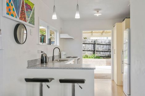 Photo of property in 45 Sunnyside Road, Sunnyvale, Auckland, 0612