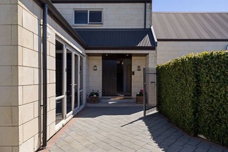 Photo of property in 33 Royal Oak Drive, Kelvin Grove, Palmerston North, 4414