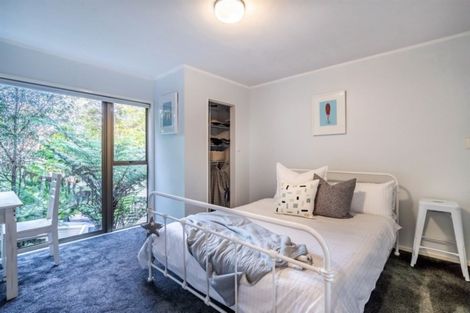 Photo of property in 27 Le Roy Terrace, Birkenhead, Auckland, 0626