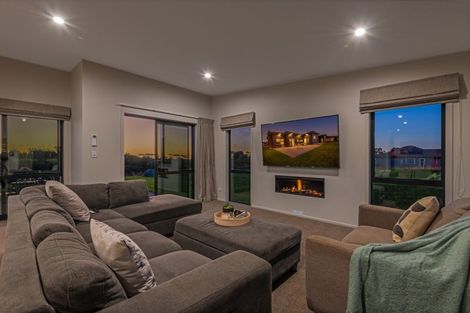 Photo of property in 49 Johnstone Drive, Fitzherbert, Palmerston North, 4410