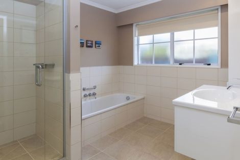 Photo of property in 125 Fendalton Road, Fendalton, Christchurch, 8014