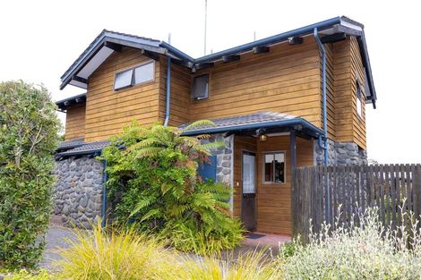 Photo of property in 16 Tokomaru Drive, Havelock North, 4130