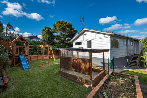 Photo of property in 15 Rosario Crescent, Red Beach, 0932