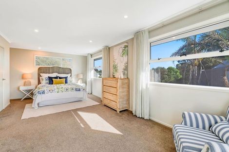 Photo of property in 63a Walton Street, Red Beach, 0932