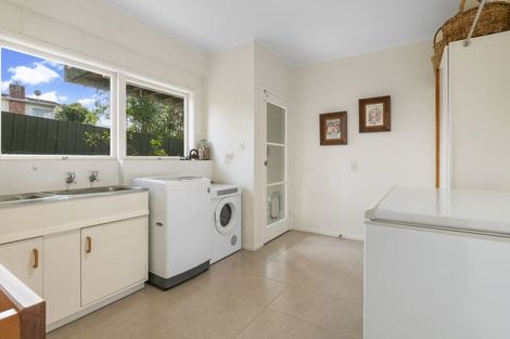 Photo of property in 15 Tudward Glade, Hillcrest, Auckland, 0627