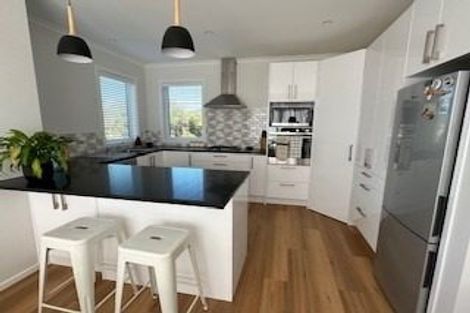 Photo of property in 8 Tainui Terrace, Tawa, Wellington, 5028