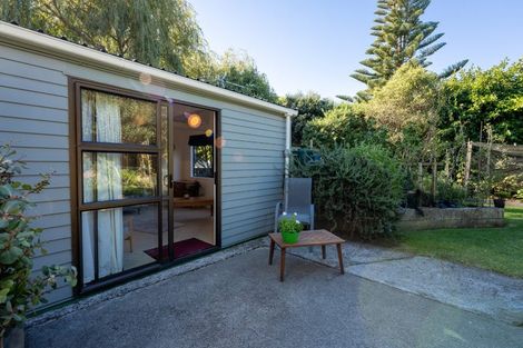 Photo of property in 15 Napier Grove, Waikanae Beach, Waikanae, 5036