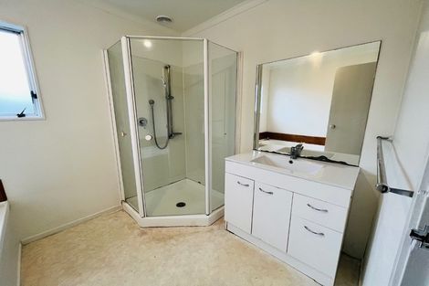 Photo of property in 13 Helms Place, Manurewa, Auckland, 2102