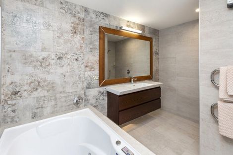 Photo of property in 5 Ophir Lane, Redcliffs, Christchurch, 8081