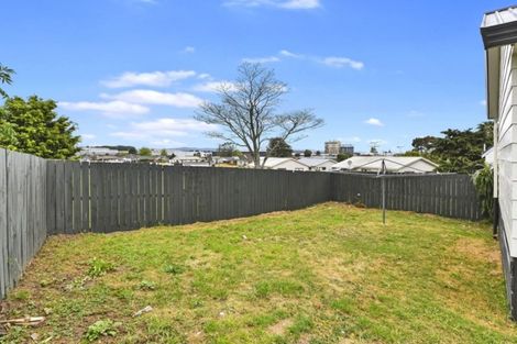 Photo of property in 2/20 Solveig Place, Randwick Park, Auckland, 2105