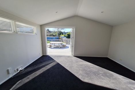 Photo of property in 669 Swanson Road, Swanson, Auckland, 0612