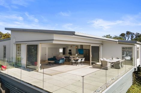 Photo of property in 16 Crispe Road, Clarks Beach, 2122