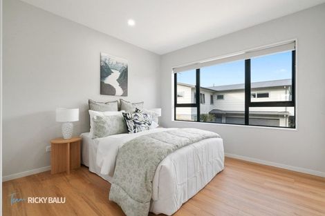 Photo of property in 43a Mirrabooka Avenue, Botany Downs, Auckland, 2010