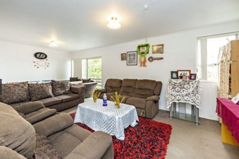 Photo of property in 14 Frobisher Way, Clendon Park, Auckland, 2103