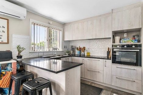 Photo of property in 19 Surrey Street, Manurewa, Auckland, 2102