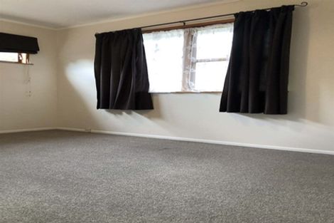 Photo of property in 16 Aplin Place, Birkdale, Auckland, 0626